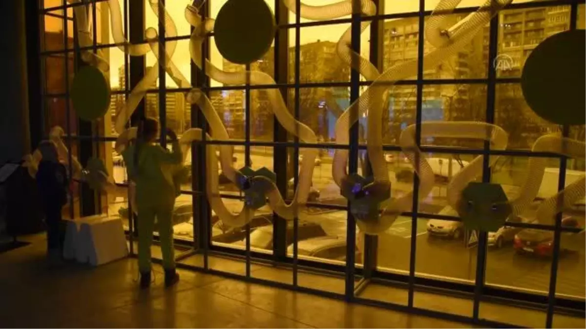 Savaşın devam ettiği Ukrayna'da Bilim Müzesi açıldı