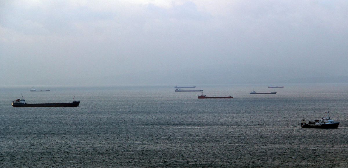 Sinop\'ta kötü hava koşulları deniz ulaşımını ve balıkçılığı olumsuz etkiledi