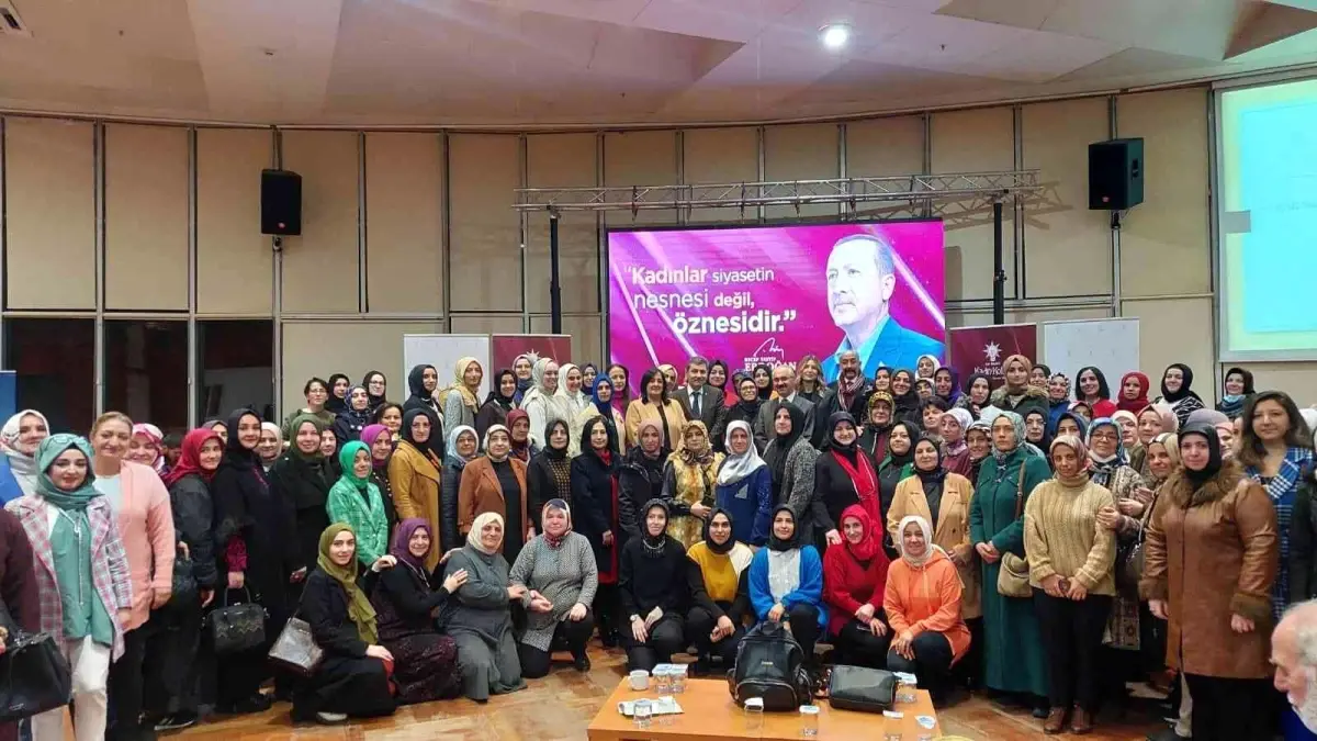 "Siyaset Akademisi Kadın" yoğun katılımla devam ediyor