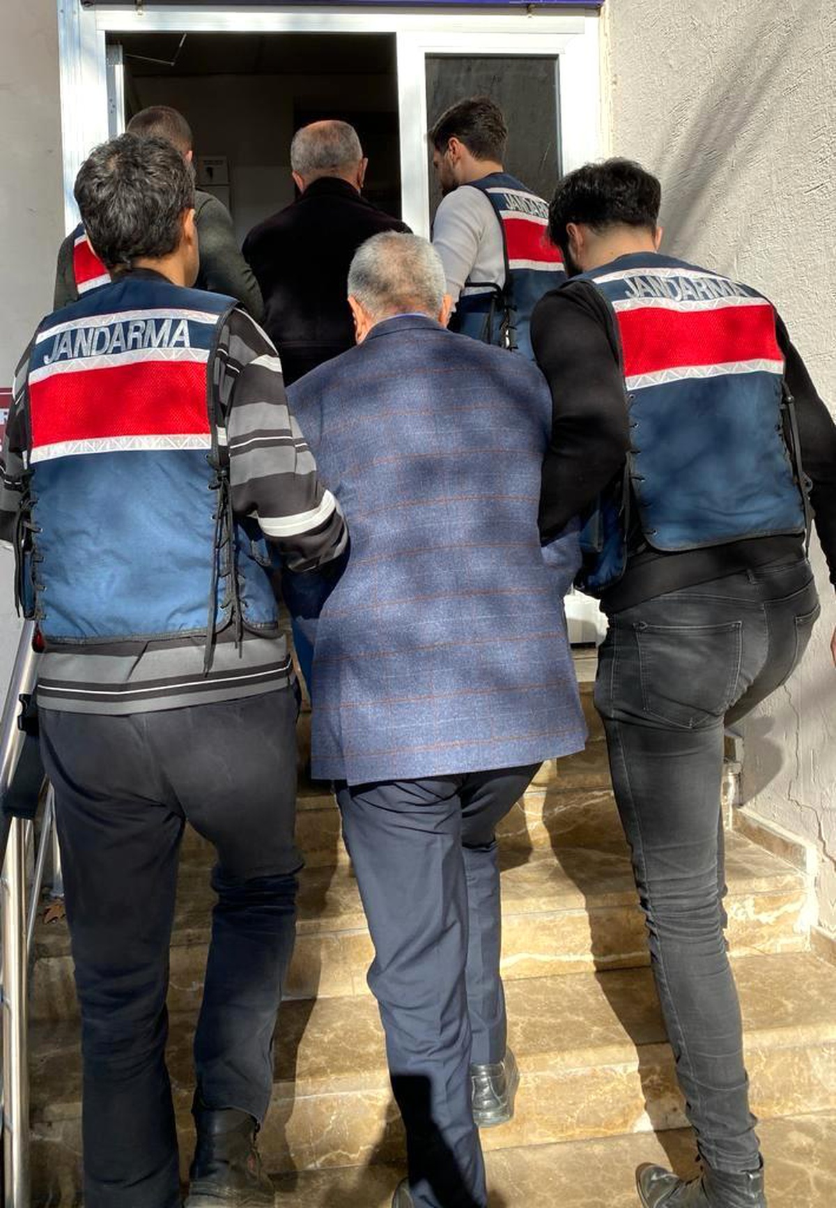 Terör örgütüne erzak ve lojistik destek sağlayan 2 kişiye 7\'şer yıl hapis cezası