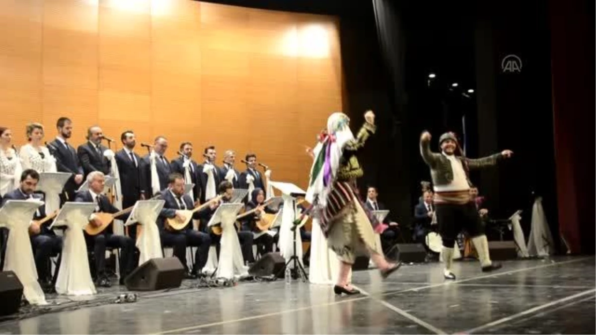 TRT sanatçıları Mustafa ve Müslüm Eke Bursa\'da konser verdi