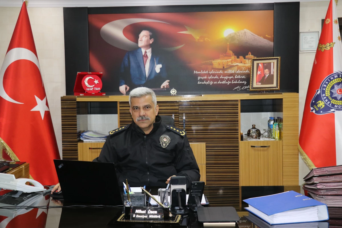 Ağrı Emniyet Müdürü Özen ile Jandarma Komutanı Erol, "Yılın Fotoğrafları" oylamasına katıldı