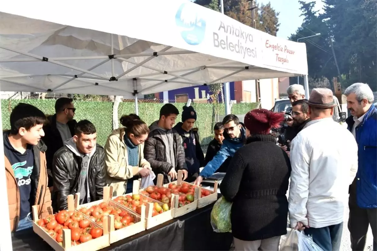 Antakya Belediyesi engelsiz pazar tezgahı kurdu