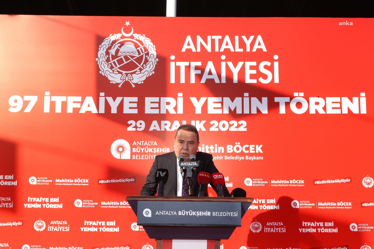 Antalya Büyükşehir\'in Kadrosuna 97 İtfaiye Eri ve 71 Zabıta Memuru Katıldı