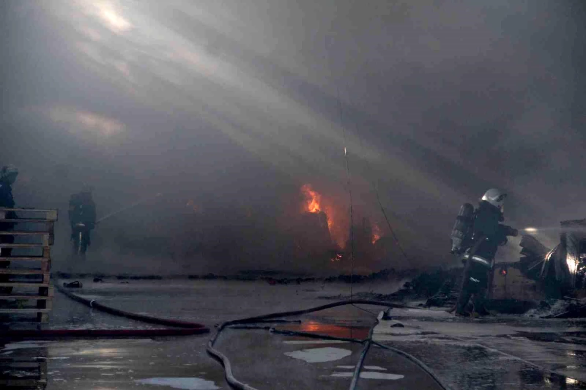 Antalya'da paketleme tesisinde yangın paniği