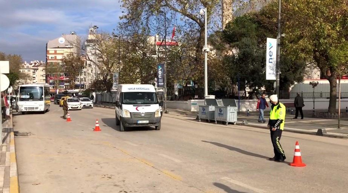 Bandırma Emniyeti\'nden WhatsApp trafik gruplarına siber suçlarla ilgili operasyon