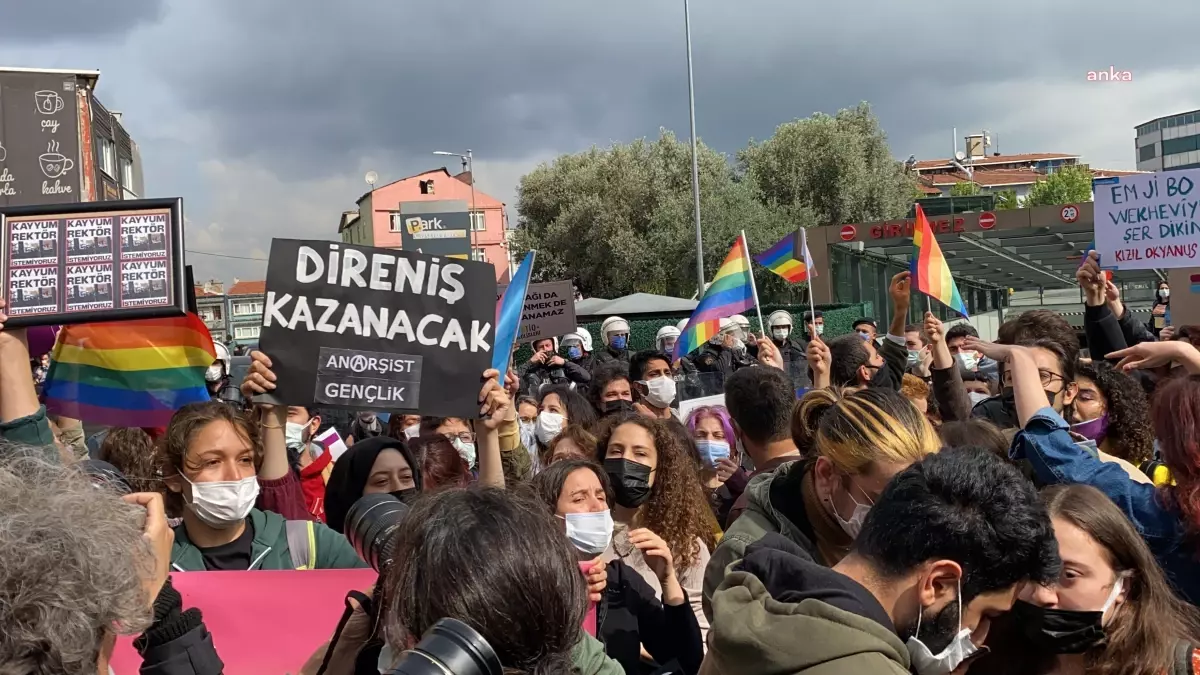 Boğaziçi Protestoları Sırasında Lgbti Bayrakları Taşıdıkları Gerekçesiyle Yargılanan 12 Öğrenci Beraat Etti