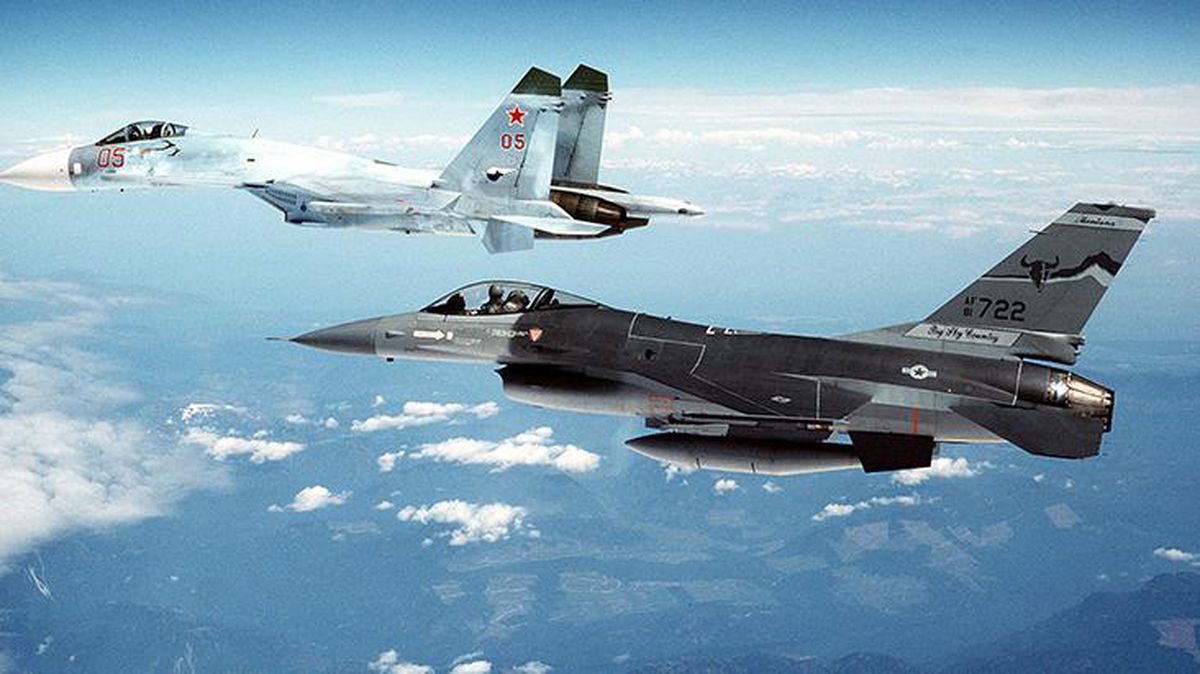 Tehlikeli gerilim! Çin savaş jeti ABD uçağına 6 metreye kadar yaklaştı