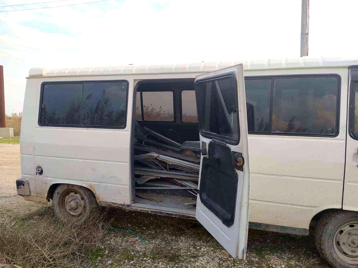 Demir kapıyı çalmaya çalıştı suçüstü yakalandı