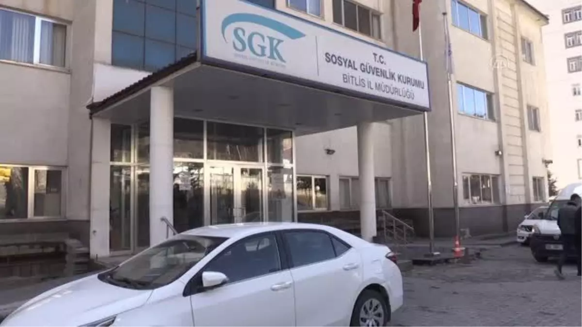 EYT\'liler SGK binalarında yoğunluk oluşturdu