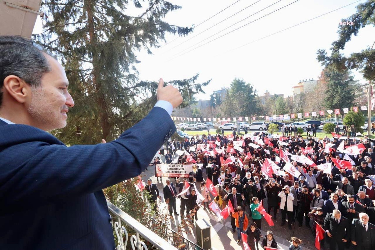 Fatih Erbakan: "100 Milyar Lirayı 5 Tane İmtiyazlı Holdinge Verirken, Milyonlarca Eyt\'linin Mağduriyetinin Giderilmesi İçin Gereken Paranın Ayrılması...