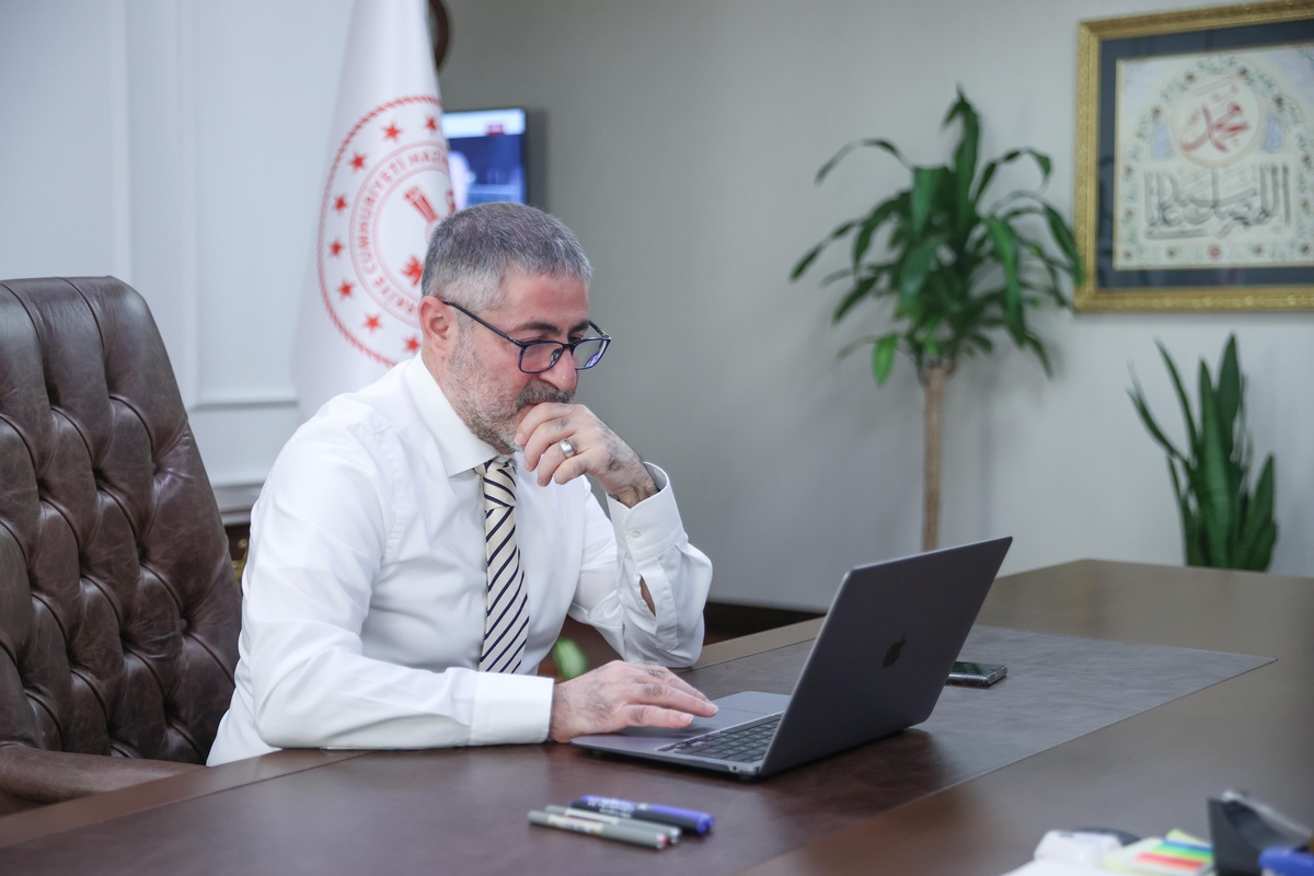 Hazine ve Maliye Bakanı Nebati, AA\'nın "Yılın Fotoğrafları" oylamasına katıldı