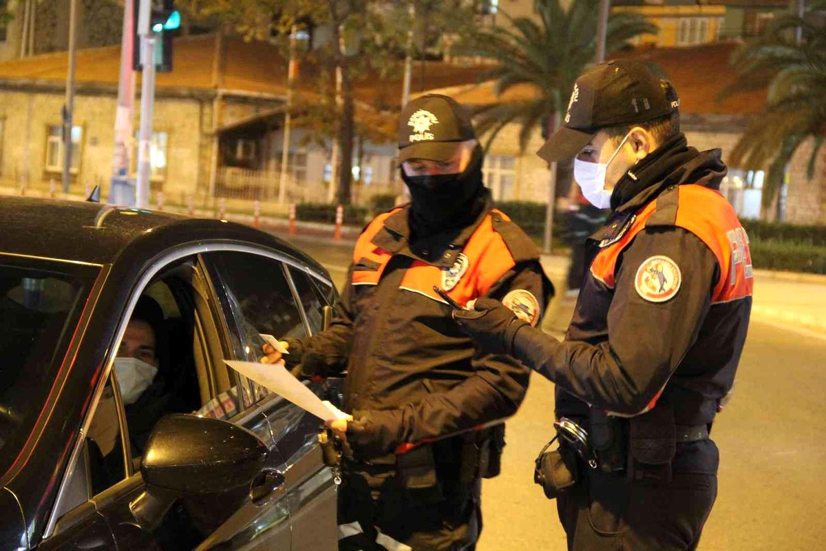 İzmir\'de yılbaşında 6 bin polis görev başında