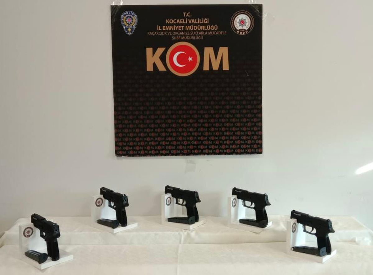 Kocaeli\'de 5 ruhsatsız tabanca ele geçirildi