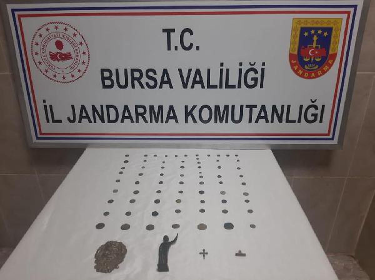 Sahte \'polis basın kartı\' ile tarihi eser kaçakçılığı yapan 2 şüpheli yakalandı
