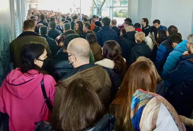 Sarp Sınır Kapısı'na telefon akını; geçişler yüzde 358 arttı