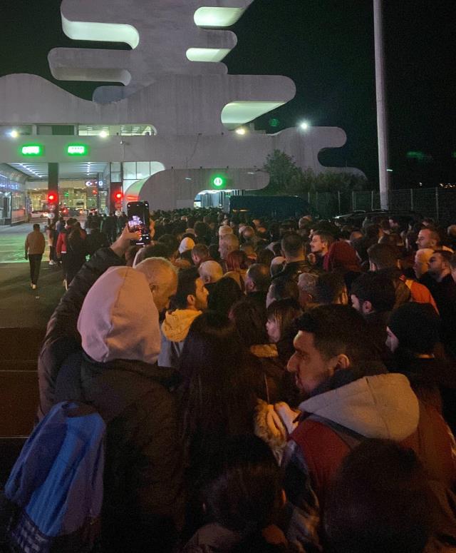 Sarp Sınır Kapısı'na telefon akını; geçişler yüzde 358 arttı