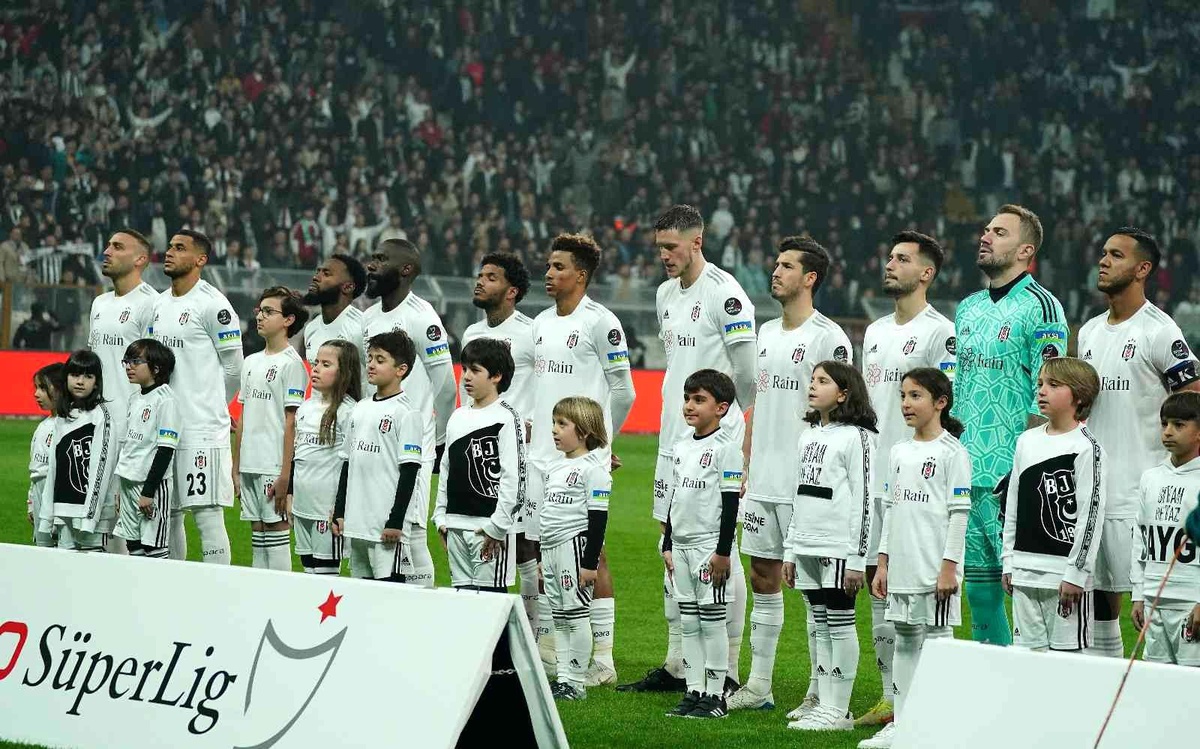 Spor Toto Süper Lig: Beşiktaş: 1 Adana Demirspor: 0 (Maç devam ediyor)