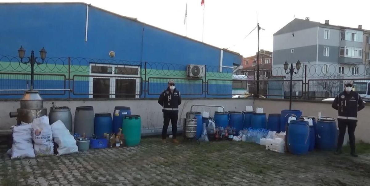 Yılbaşı öncesi Tekirdağ'da 1 ton sahte içki ele geçirildi