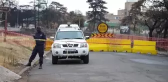 (TEKRAR) JOHANNESBURG - Güney Afrika'da akaryakıt tankerinin patlaması sonucu ölenler için anma töreni