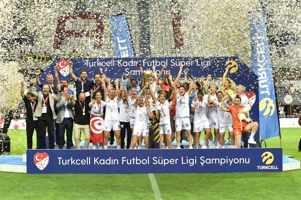 Turkcell, 4 yıl daha Kadın Futbol Süper Ligi\'nin isim sponsoru oldu