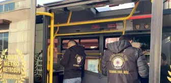 Üsküdar'da okul önlerinde polisten sıkı denetim