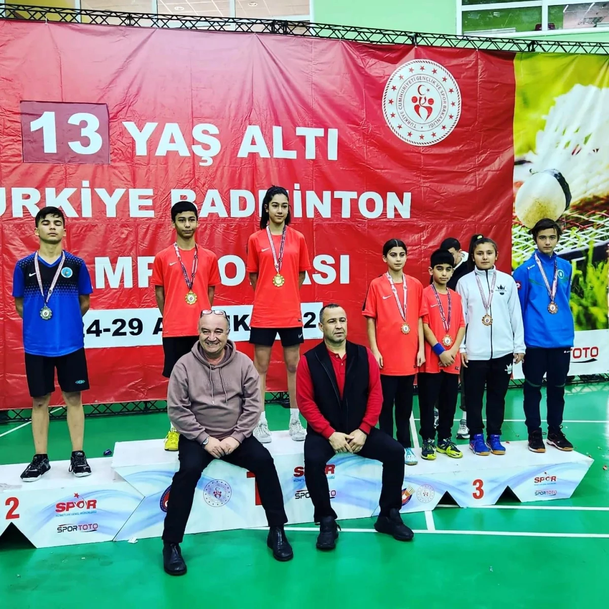 13 Yaş Altı Türkiye Badminton Şampiyonası\'nda Eskişehir madalyaları topladı