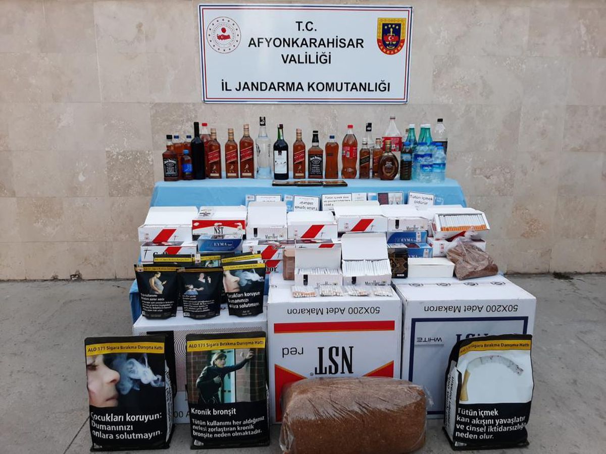 Afyonkarahisar\'da sahte alkol ve kaçak tütün satan 2 kişi yakalandı
