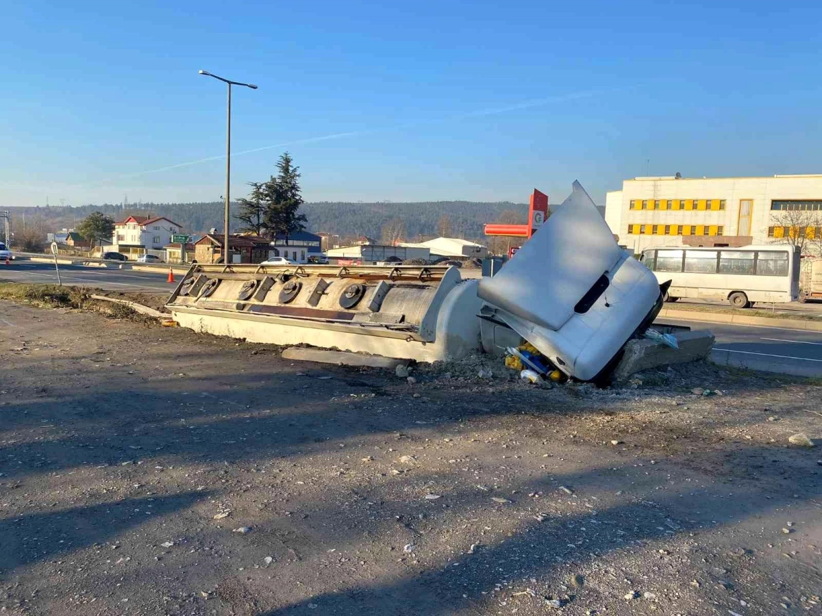 Akaryakıt tankeri sulama kanalında yan yattı