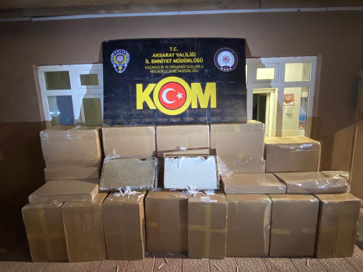 Aksaray\'da 1 milyon 820 bin kaçak filtreli sigara kağıdı ele geçirildi