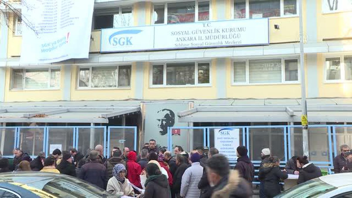 Ankara'da EYT'liler bazı SGM'lerde yoğunluğa neden oldu