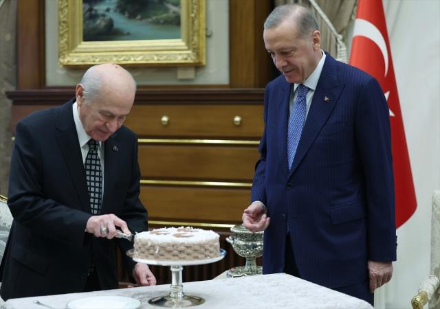 Bahçeli, doğum gününü kutlayan Cumhurbaşkanı Erdoğan'a teşekkür etti Bahçeli, doğum gününü kutlayan Cumhurbaşkanı Erdoğan'a teşekkür etti