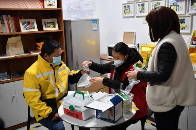 Changsha'da Temel Çalışanlara İlaç Paylaşma Hizmeti Sunuldu