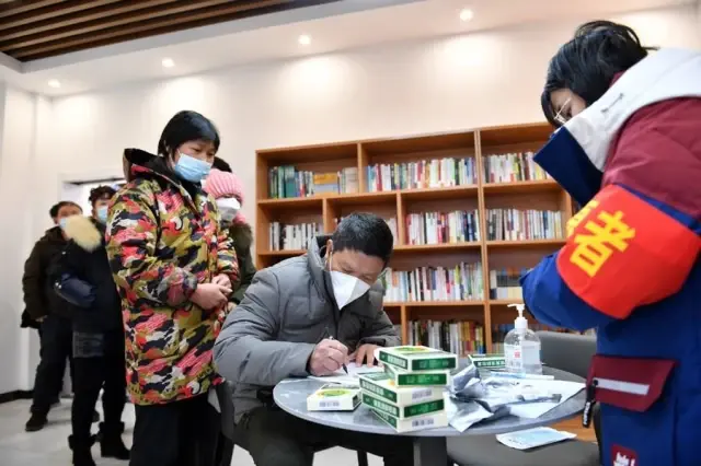 Changsha'da Temel Çalışanlara İlaç Paylaşma Hizmeti Sunuldu