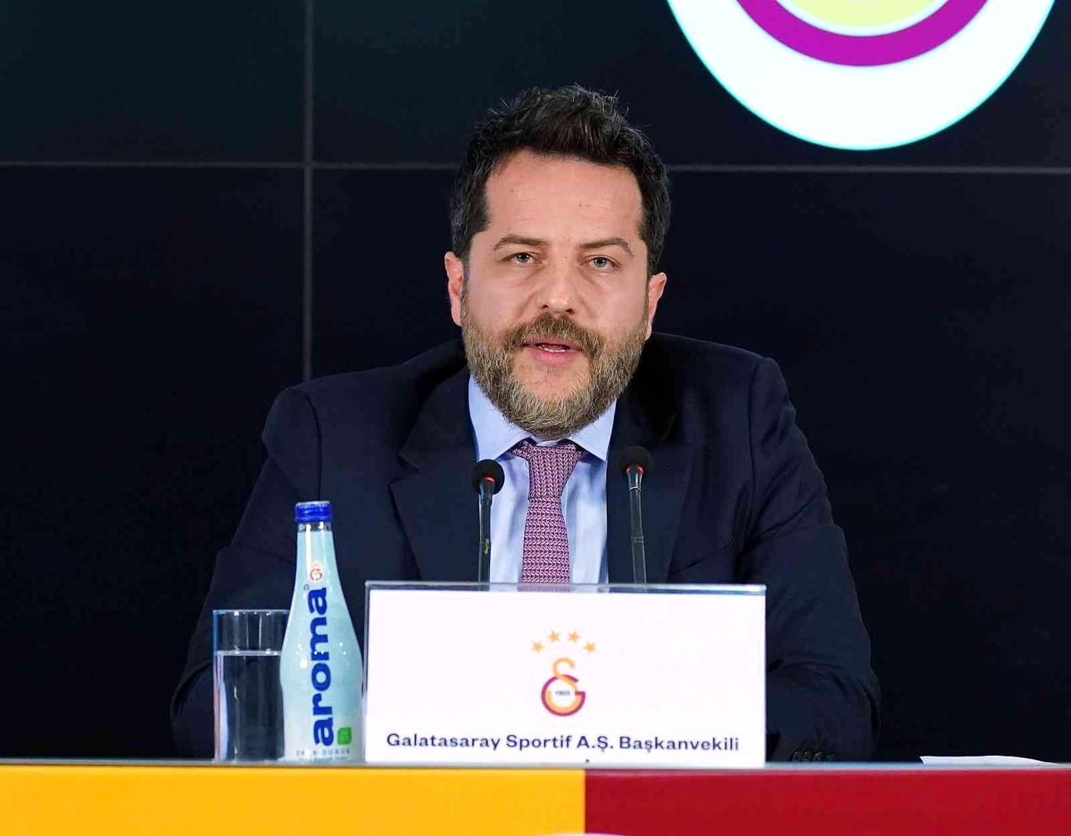 Erden Timur: "Tarihte ilk oldu, yayıncı kuruluş normal programı açarken hakem hatalarına direkt olarak değindi.
