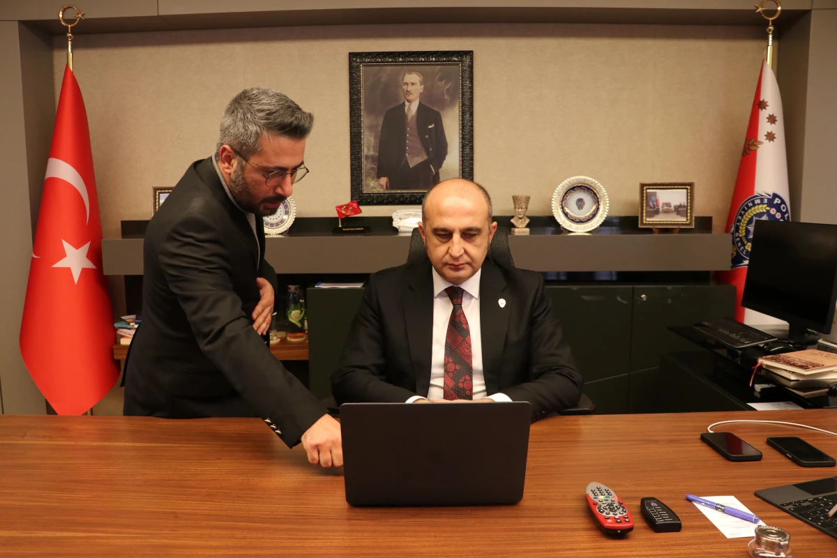 Gaziantep İl Emniyet Müdürü Başbuğ AA\'nın "Yılın Fotoğrafları" oylamasına katıldı