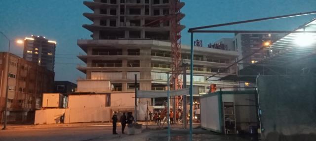 İzmir Bornova'da inşaat vinci devrildi! İlk belirlemelere göre 5 kişi can verdi İzmir Bornova'da inşaat vinci devrildi! İlk belirlemelere göre 5 kişi can verdi