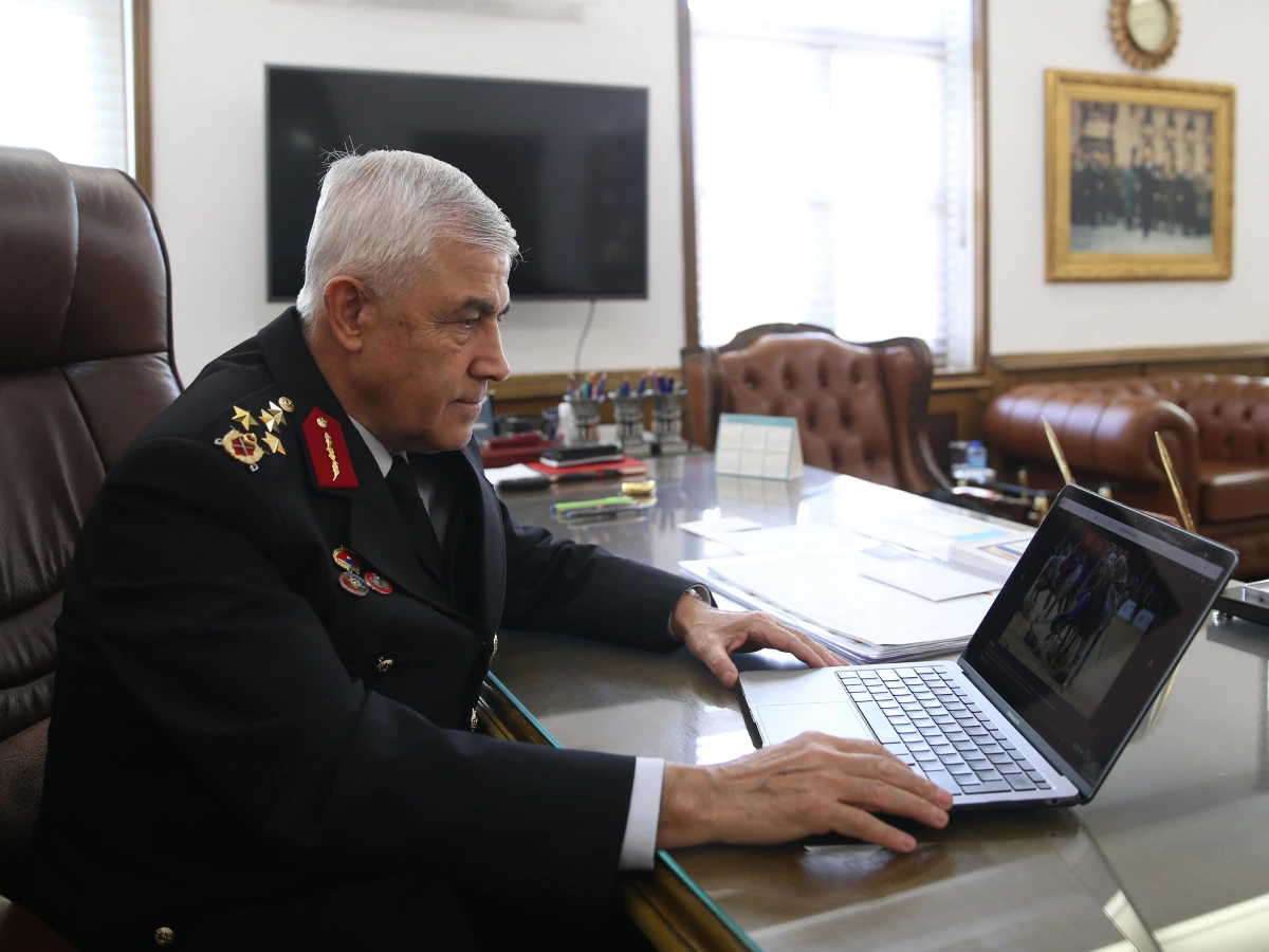 Jandarma Genel Komutanı Orgeneral Çetin, AA\'nın "Yılın Fotoğrafları" oylamasına katıldı