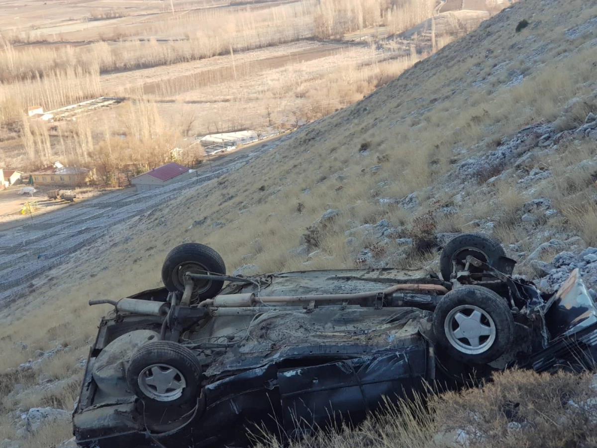 Malatya\'da şarampole devrilen otomobildeki 3 kişi yaralandı