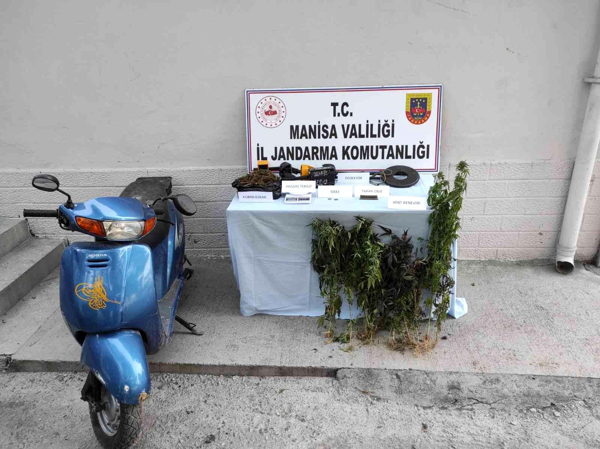 Manisa\'da jandarma hem esrar hem de tarihi eser ele geçirdi