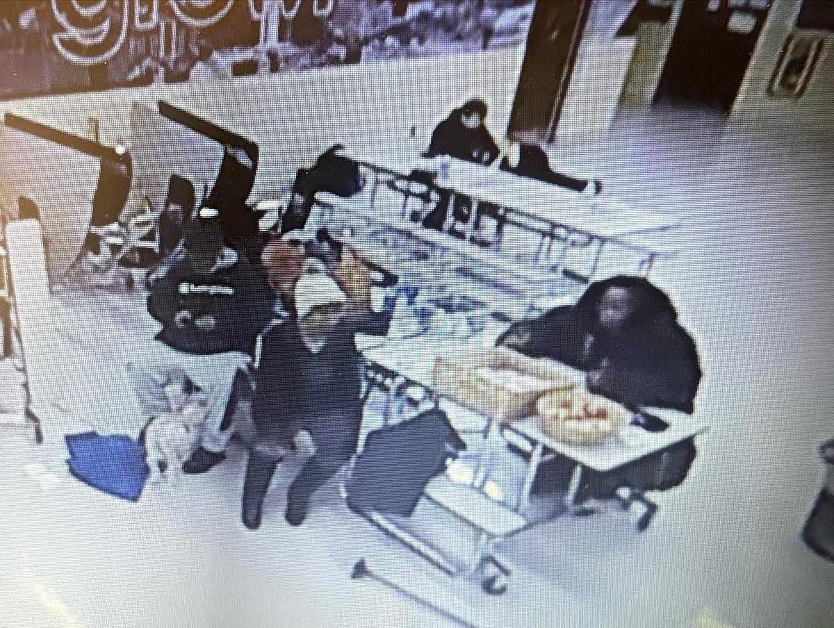 New York\'ta bir kişi, kar fırtınasındaki mağdurları aracına alarak donmaktan kurtardı
