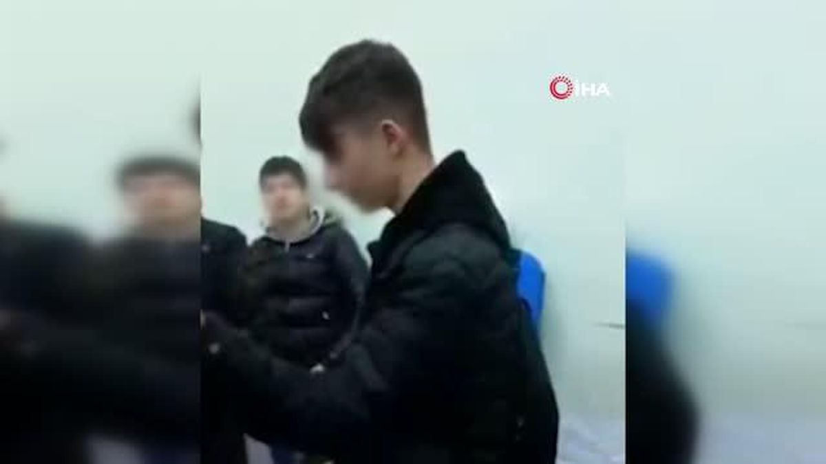 Okulda darp olayını videoya çektiğini düşündükleri arkadaşlarını böyle darp ettiler