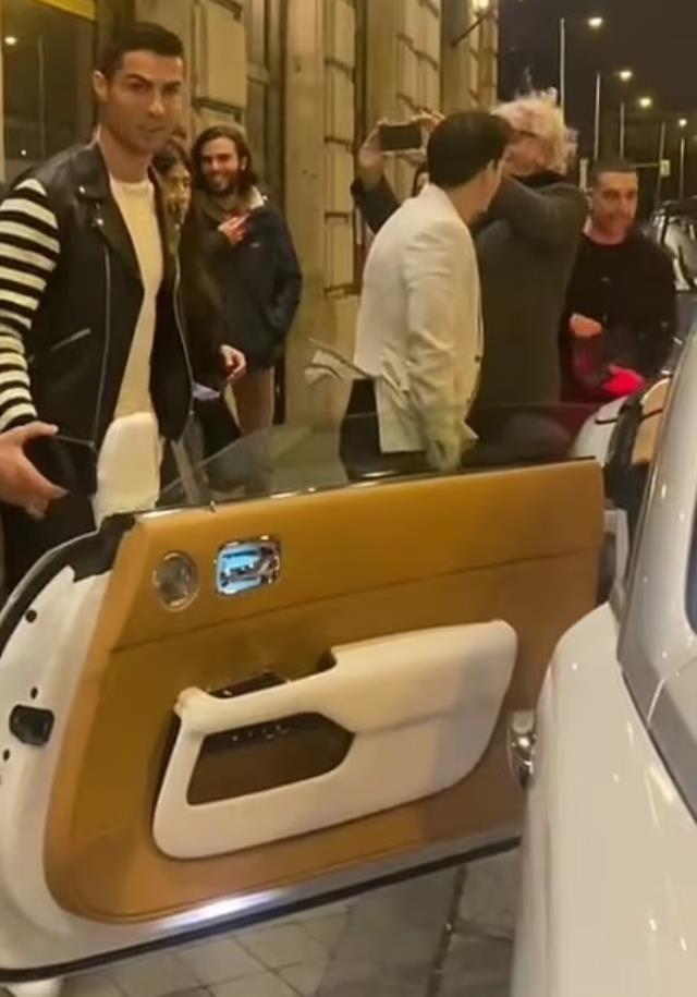 Ronaldo, eşinin servet değerindeki hediyesiyle ilk kez görüntülendi! Herkes aynı detaya takıldı