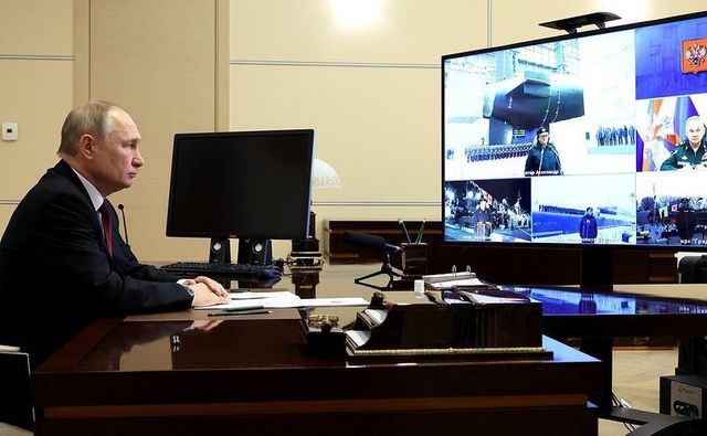Rusya'da Bir Stratejik Denizaltı Suya İndirildi, Bir Diğeri İse Göreve Başladı Rusya'da Bir Stratejik Denizaltı Suya İndirildi, Bir Diğeri İse Göreve Başladı