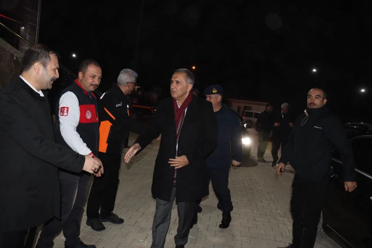 Adıyaman Valisi Çuhadar, yeni yılı görev başında karşılayan personeli ziyaret etti