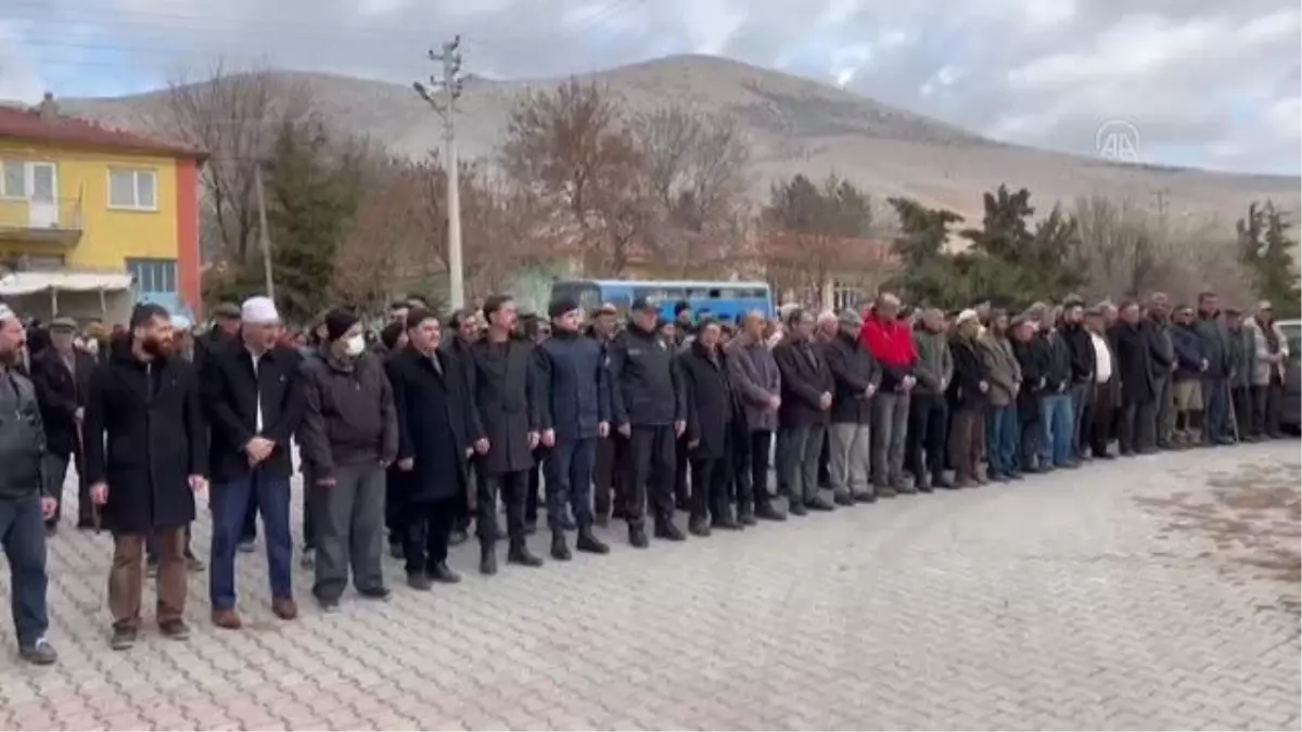 AFYONKARAHİSAR - Kore gazisi Hasan Ceylan\'ın cenazesi toprağa verildi