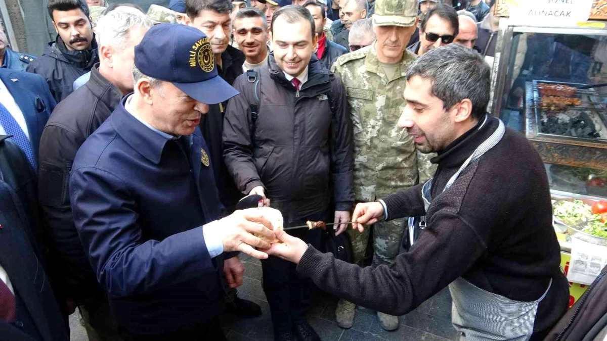 Milli Savunma Bakanı Akar ve TSK\'nın komuta kademesi Diyarbakır\'da