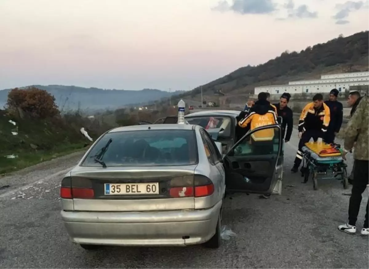 Balıkesir\'de iki otomobil çarpıştı, 1 kişi yaşamını yitirdi