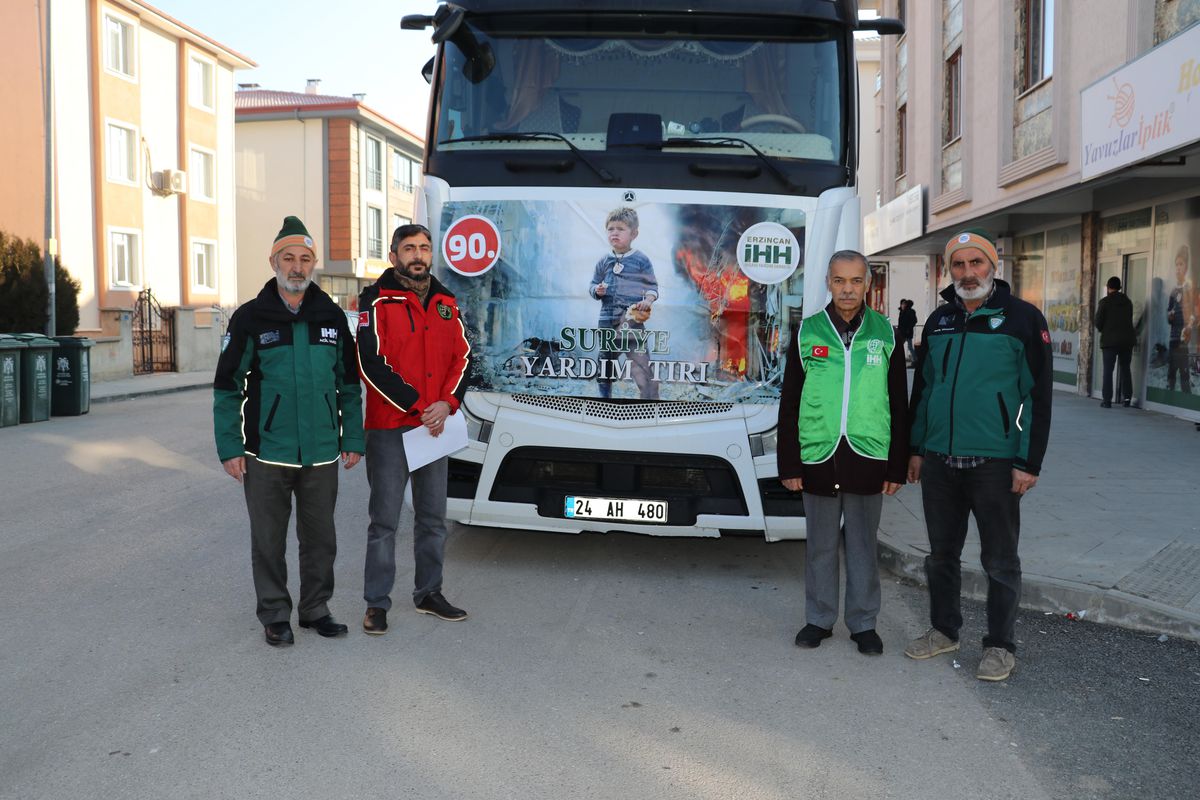 Erzincan\'da hayırseverlerden temin edilen 27 ton kömür İdlib\'e gönderildi