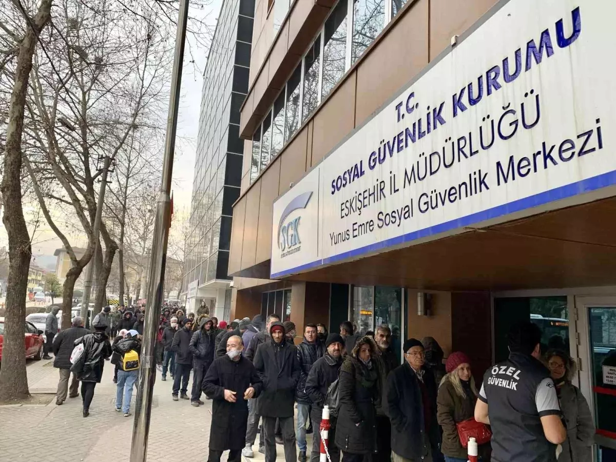 Eskişehir\'de zamsız borçlanma kuyruğu sürüyor